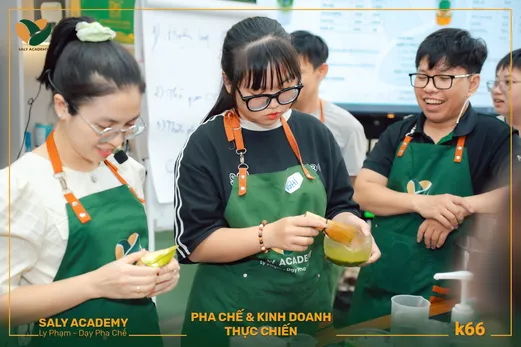 Buổi thực hành matcha với đầy đủ dụng cụ pha chế