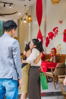 Đội ngũ Saly Academy thăm quán của học viên
