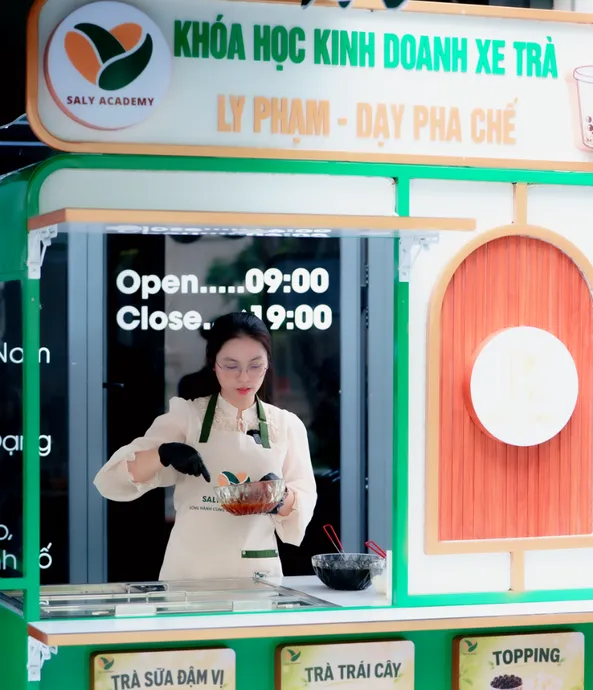 Biển hiệu khóa học kinh doanh xe trà trên quầy pha chế mẫu