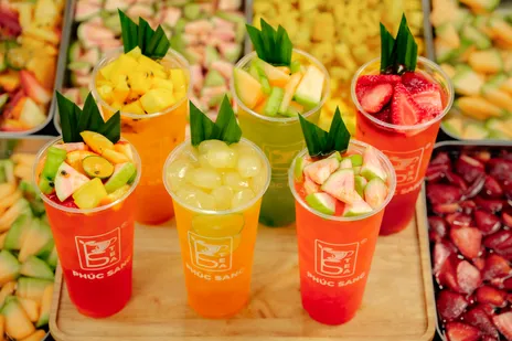 Quầy pha chế đầy đủ nguyên liệu của học viên