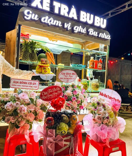 Xe trà Bu Bu của học viên trong ngày khai trương